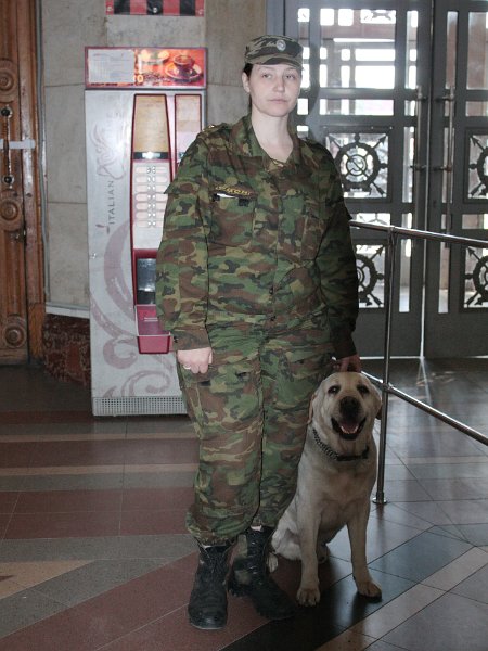 mensch (15).jpg - Sicherheitspersonal am Bahnhof